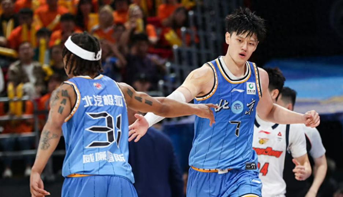 罗马诺：纽卡接近签下阿贾克斯18岁中场斯图尔，总价超2500万欧