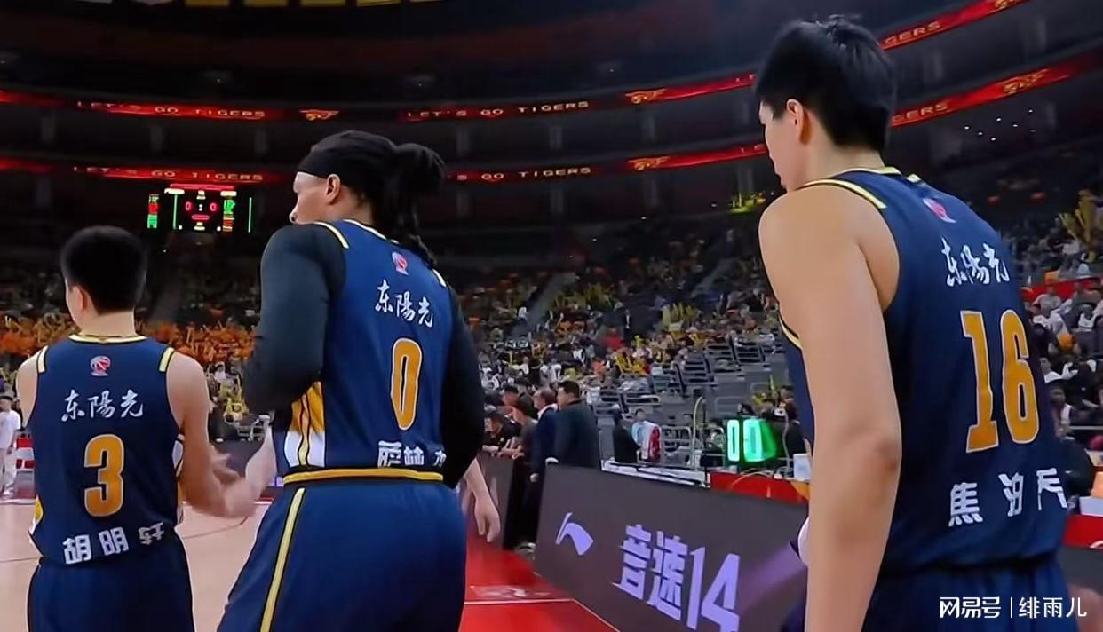 U17男篮虐委内瑞拉！张懿赵杰+2将齐爆，多人贡献，吕飞燕下替补