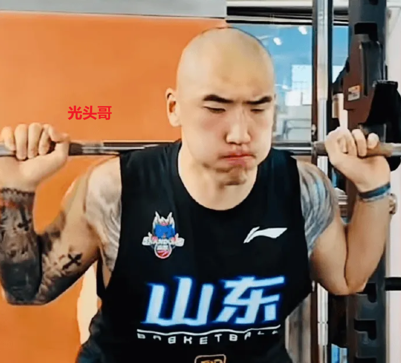 文班垫脚慢镜头！布伦森有扩大圆柱体嫌疑，联盟审查也难升级