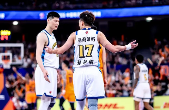 5年2.41亿！库里0票，弟弟真敢说：FMVP不重要..